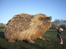 В Лондоне появился еж-гигант