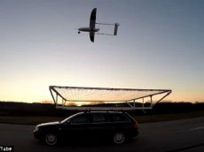 Инженеры посадили беспилотник на движущийся автомобиль