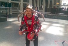 Демонстрационный полёт с реактивным ранцем за плечами