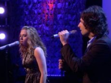 Скарлетт Йоханссон и Пит Йорн спели на шоу Эллен ДеДженерес