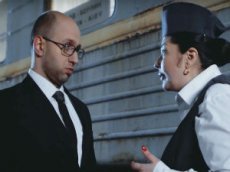 Яценюка высмеяли за поездку в плацкарте к Меркель