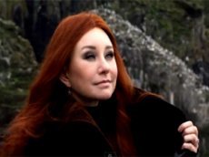 Новое видео Тори Эймос – Carry