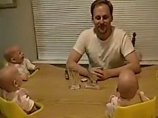 Близнецы подняли папашу на смех