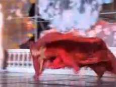 Волочкова упала на сцене во время концерта