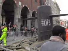 В центре Милана неожиданно "всплыла" подводная лодка