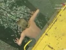 Шокирующее видео: дорожный каток переехал человека