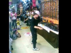 На YouTube набирает популярность видео танцев в «Трех китах»