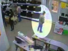 Мужчина ограбил магазин за 6 секунд
