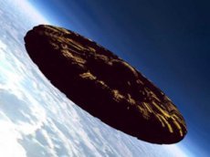 НЛО следит за станцией МКС