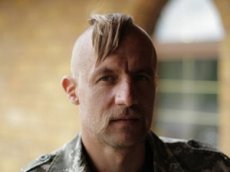 Казак иглой и нитью вышил на своей коже украинскую вышиванку