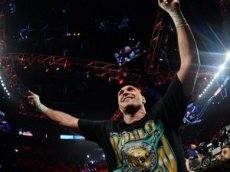 Фьюри спел на ринге после досрочной победы над Уайлдером