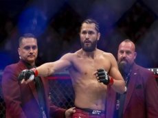 Боец UFC устроил спарринги между фанатами