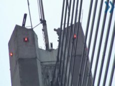 "Человека-паука" удалось спустить с пилона Вантового моста