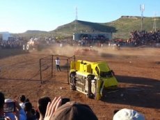 «Автомобиль-монстр» раздавил шесть зрителей шоу в Мексике