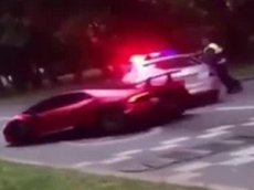 Попытку гаишников догнать Lamborghini высмеяли в Сети