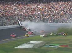 33 человека пострадали во время гонки на автодроме Дайтона-Бич