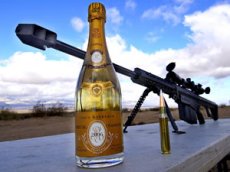 Снайпер открыл шампанское винтовкой