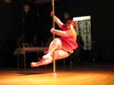 114-килограммовая бухгалтерша стала звездой стриптиза