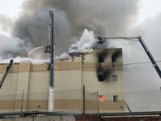 Первые минуты пожара в ТЦ в Кемерово