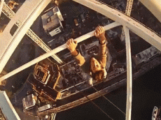 Британец без страховки повис на высоте 25-этажного дома