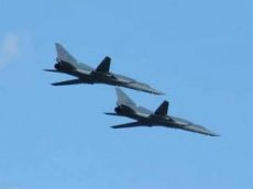 Ракетоносец Ту-22 показал эффектный трюк над Минском