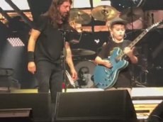 10-летний фанат сыграл трек Metallica