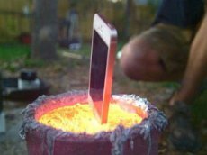 IPhone сварили в металле