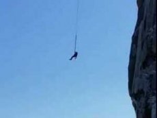 Экстремальное видео со скалы Пржевальского обсуждают в Сети