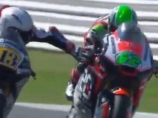 Гонщик на скорости дёрнул за ручку тормоза соперника