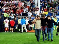 Болельщики «Севильи» сломали трибуну, радуясь голу