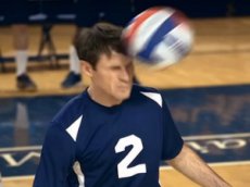 Видео с отбивающим мячи лицом волейболистом стало хитом YouTube