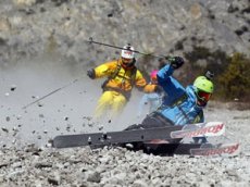Австрийские лыжники катаются по … камням!