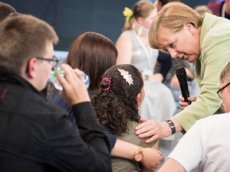 Меркель довела юную палестинку до слез