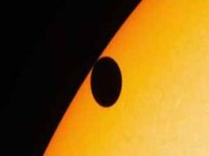 Венера "гуляет" по Солнцу