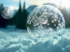 Замерзшие мыльные пузыри вызвали восторг в Сети