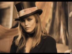 Ванесса Паради выпускает новый альбом “Best Of”