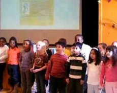 Американских детей учат петь гимны Обаме