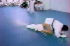 Каратистка потеряла штаны во время боя