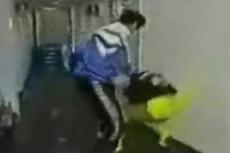 Тренер избил спортсмена за проигрыш