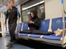 Ответ феминистки на менспрединг в метро сняли на видео