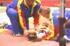 Румынская гимнастка получила тяжелую травму во время выступления