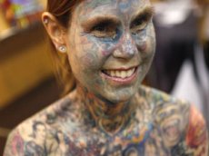 Cамая татуированная женщина попала в Книгу рекордов Гиннесса