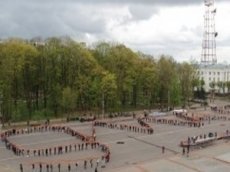 В Смоленске развернули 400-метровую Георгиевскую ленту