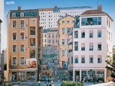 Во Франции старые многоэтажки расписывают  фресками