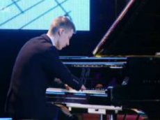 Мальчик-пианист сыграл саундтрек из киносаги «Сумерки»