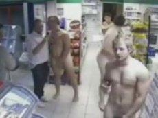 Нашествие голых покупателей в магазин на заправке