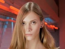 Toyota шокировала автолюбителей топлесс-рекламой