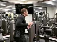 Емельяненко на тренировке исполнил танец в стиле Ван Дамма