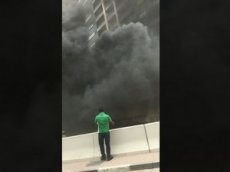 Очевидцы сняли на видео пожар в высотке в Дубае