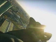Бейсджамперы опубликовали видео прыжка с небоскреба в Астане
